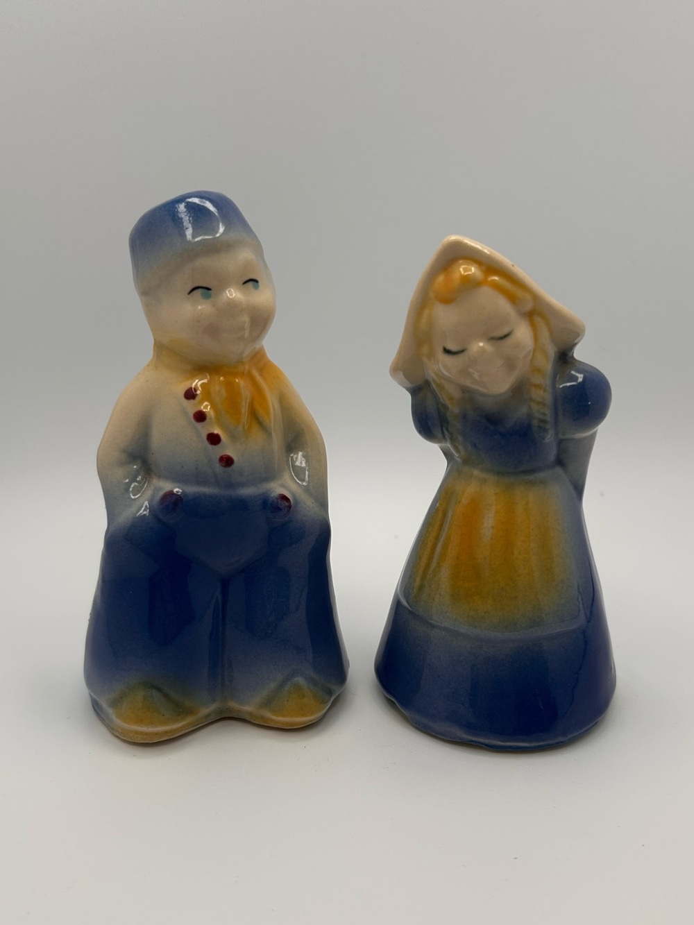 Charming Vintage Dutch Boy &
Girl Blue Ceramic Salt & Pepper Shakers - Cottageco - Picture 5 of 9